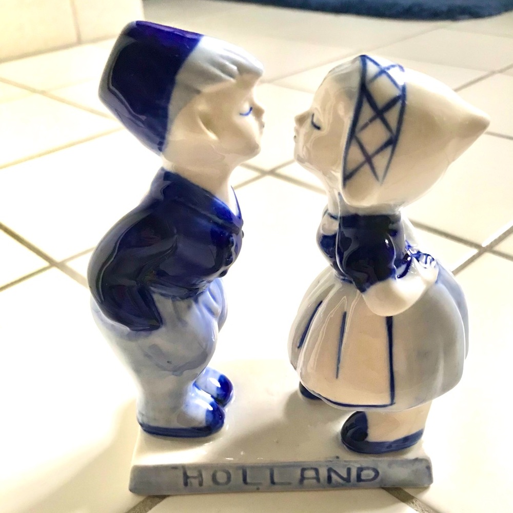 Vintage Delft China Figurine